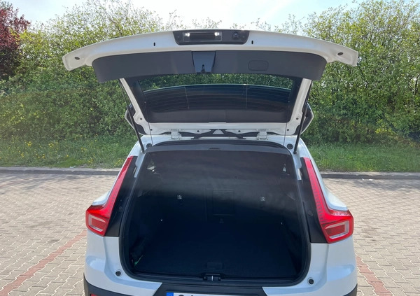 Volvo XC 40 cena 110700 przebieg: 82600, rok produkcji 2019 z Gdynia małe 254